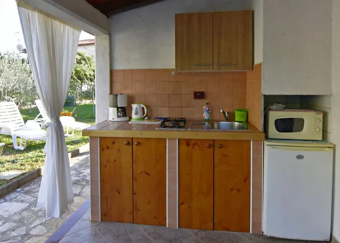 Cozy Flat With Garden Access In * Umag