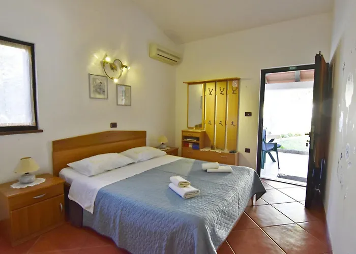 Cozy Flat With Garden Access In Apartman