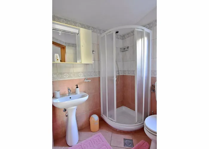 Cozy Flat With Garden Access In Appartement *