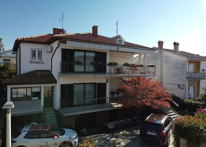 Appartement Cozy Flat With Garden Access In *