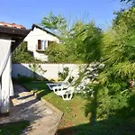 Cozy Flat With Garden Access In *