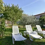 Cozy Flat With Garden Access In