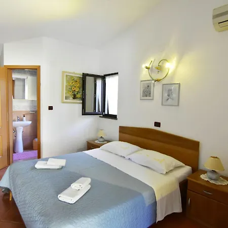 Cozy Flat With Garden Access In Daire