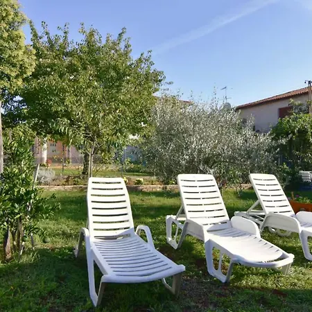 Cozy Flat With Garden Access In